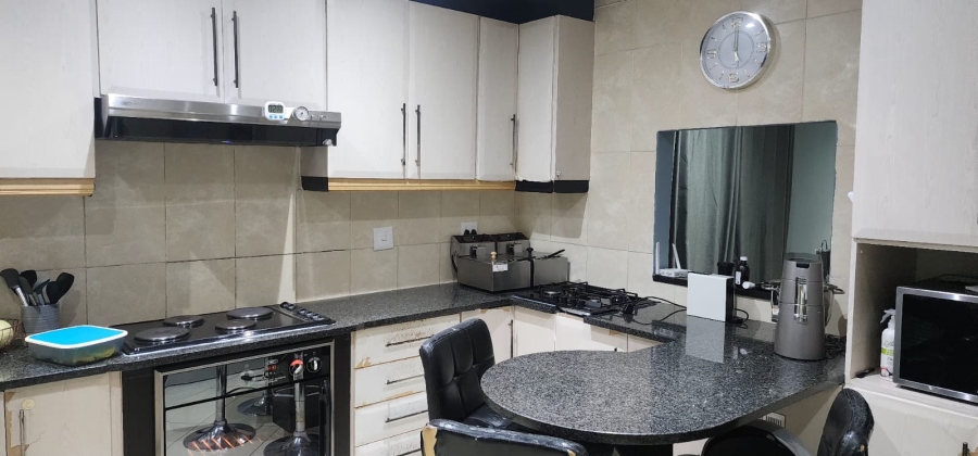 6 Bedroom Property for Sale in Zinniaville North West